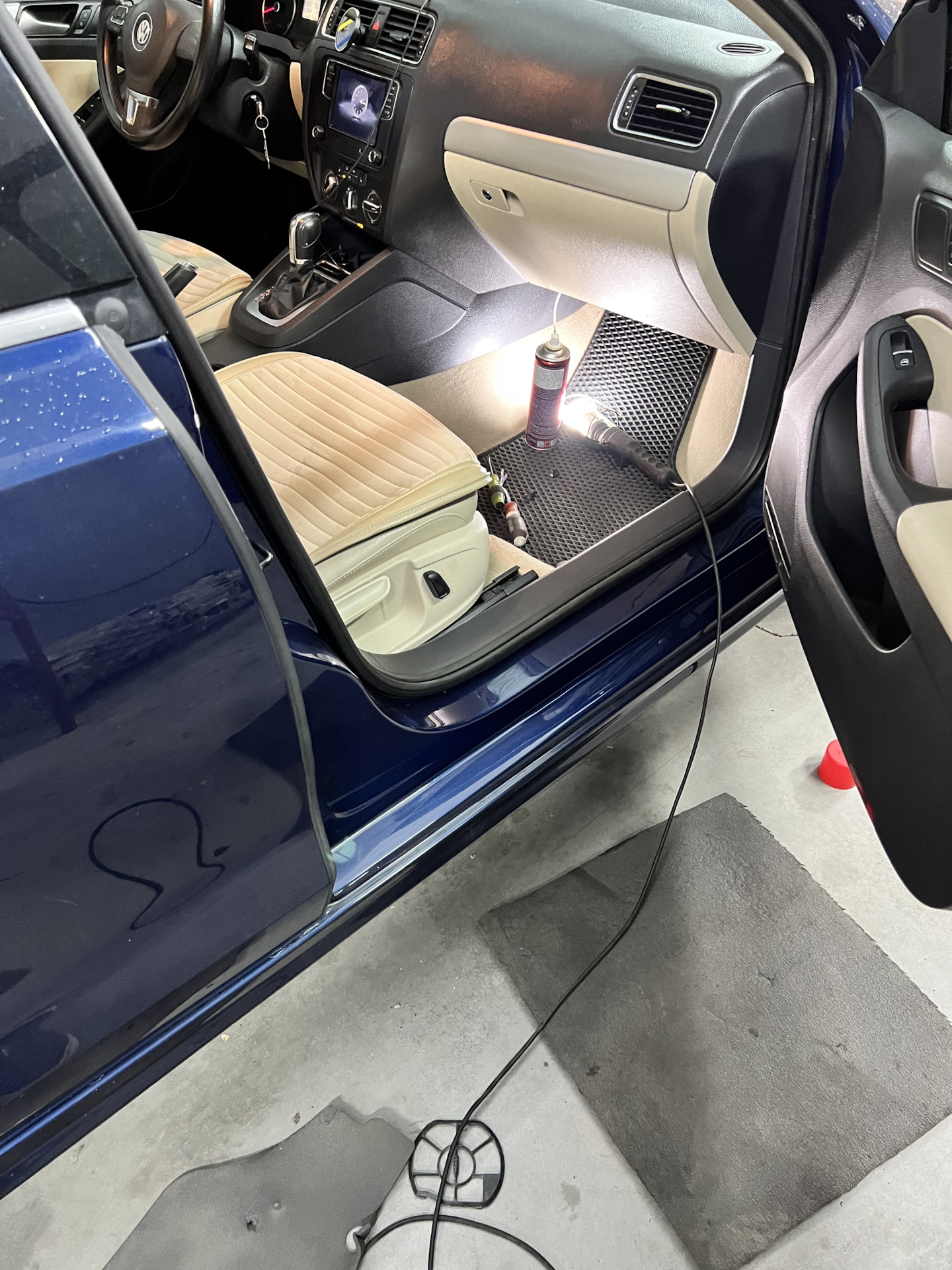 Чистка кондюка и замена фильтра салон — Volkswagen Jetta VI, 2,5 л ...