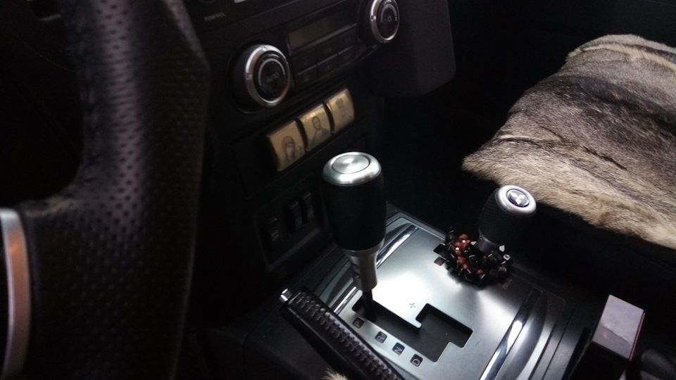 Как снять ручку кпп паджеро Ручки АКПП и раздатки! - Mitsubishi Pajero (4G), 3 л, 2011 года тюнинг DRIVE2