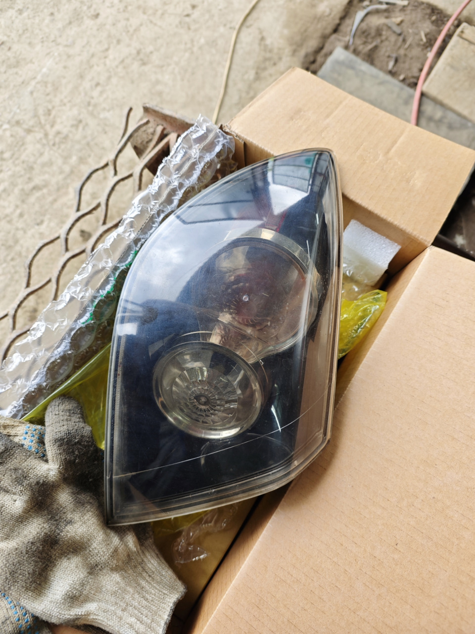 Переклейка стекла заднего фонаря — Mazda 3 (1G) BK, 2 л, 2007 года ...