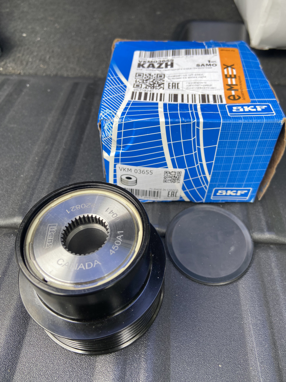 Обгонная муфта/шкив навесного оборудования SKF — Volvo XC90 (1G). Запчасти на фото: VKM03655