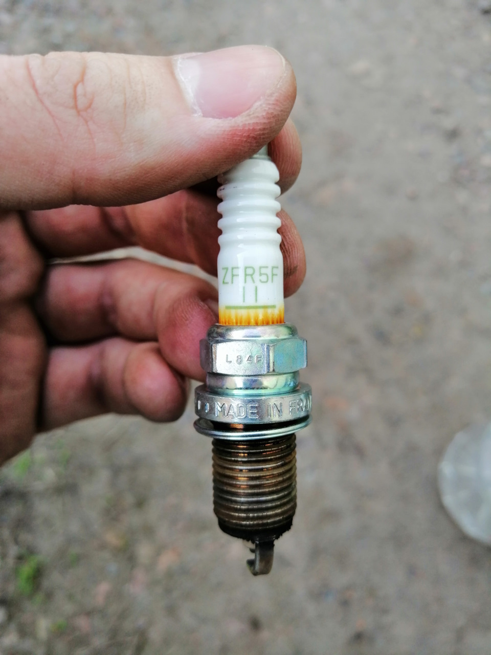 4 цилиндр — зазор 1.3мм — Opel Astra J. Запчасти на фото: ZFR5F