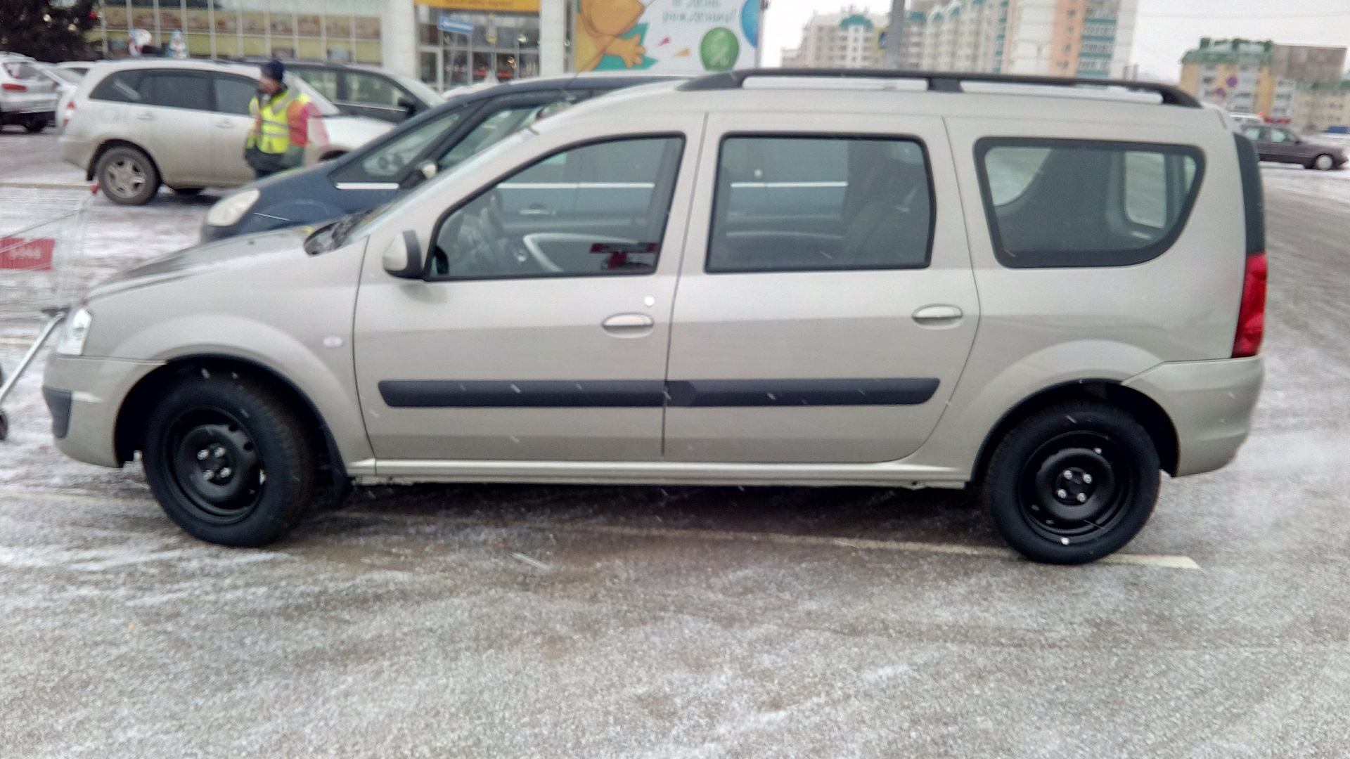 Lada Ларгус 1.6 бензиновый 2017 | Цвет серый базальт на DRIVE2