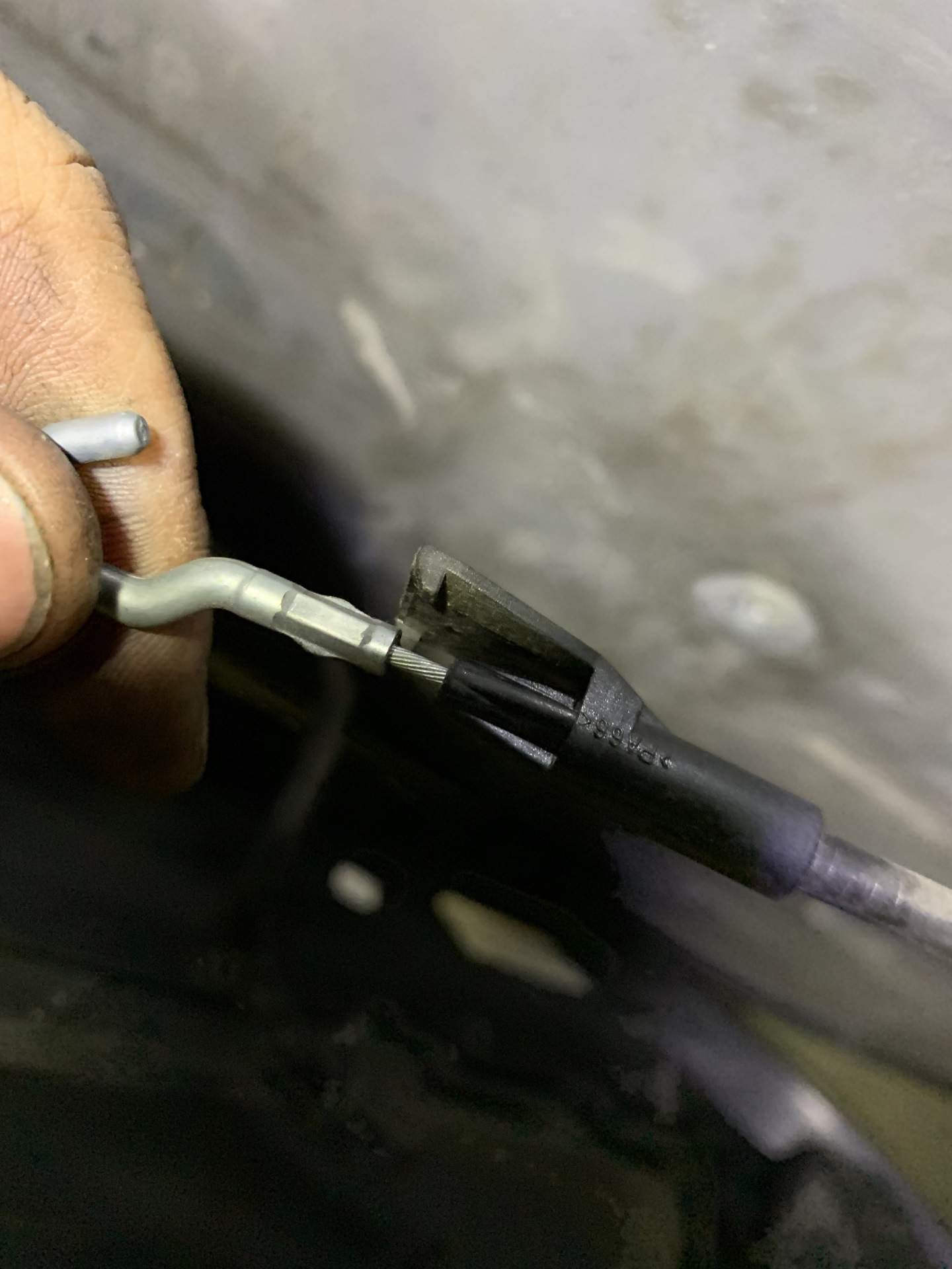 снять ручку опель корса. снять ручку опель корса. ручка акпп переключения передач opel corsa d. 3. снять ручку опель корса.