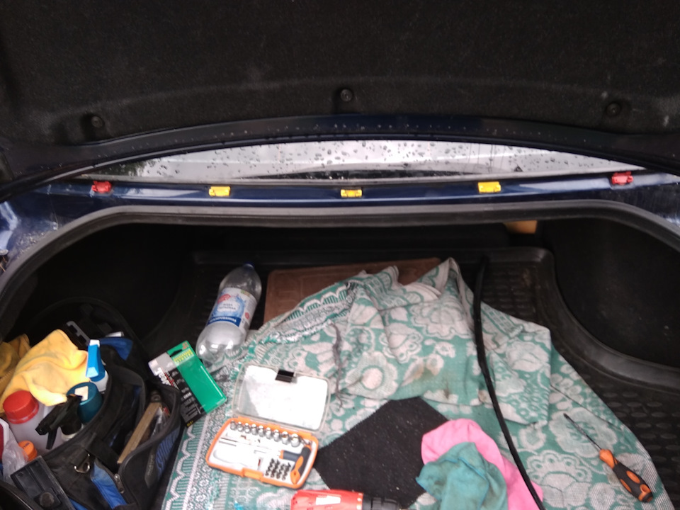 Течь багажника 😠 — Hyundai Sonata IV (EF), 2 л, 2008 года | своими ...