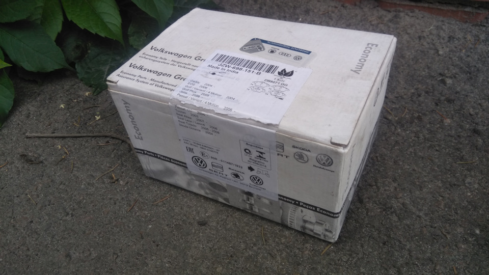 Фото в бортжурнале Volkswagen Golf Mk5. Запчасти на фото: JZW698151B