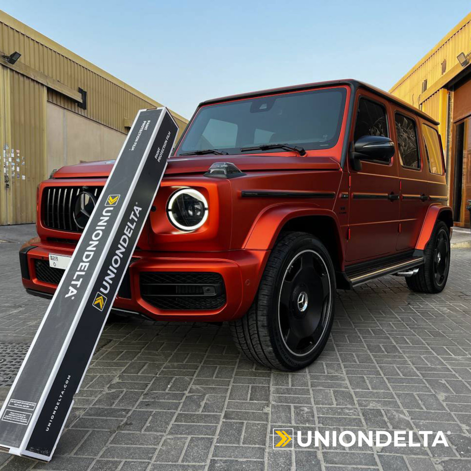 💣Стайлинг и антигравийная защита яркого Mercedes-Benz G-класс ...