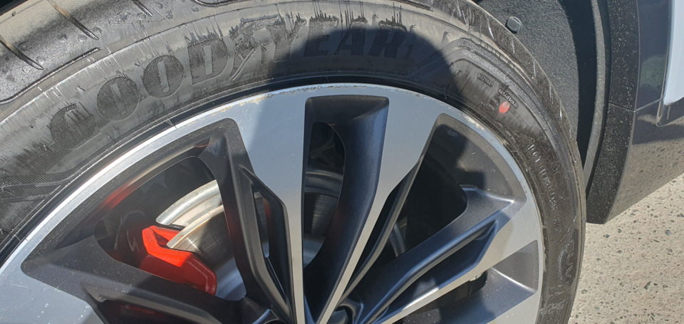 Поцарапал диск — Geely Tugella, 2 л, 2023 года | колёсные диски | DRIVE2