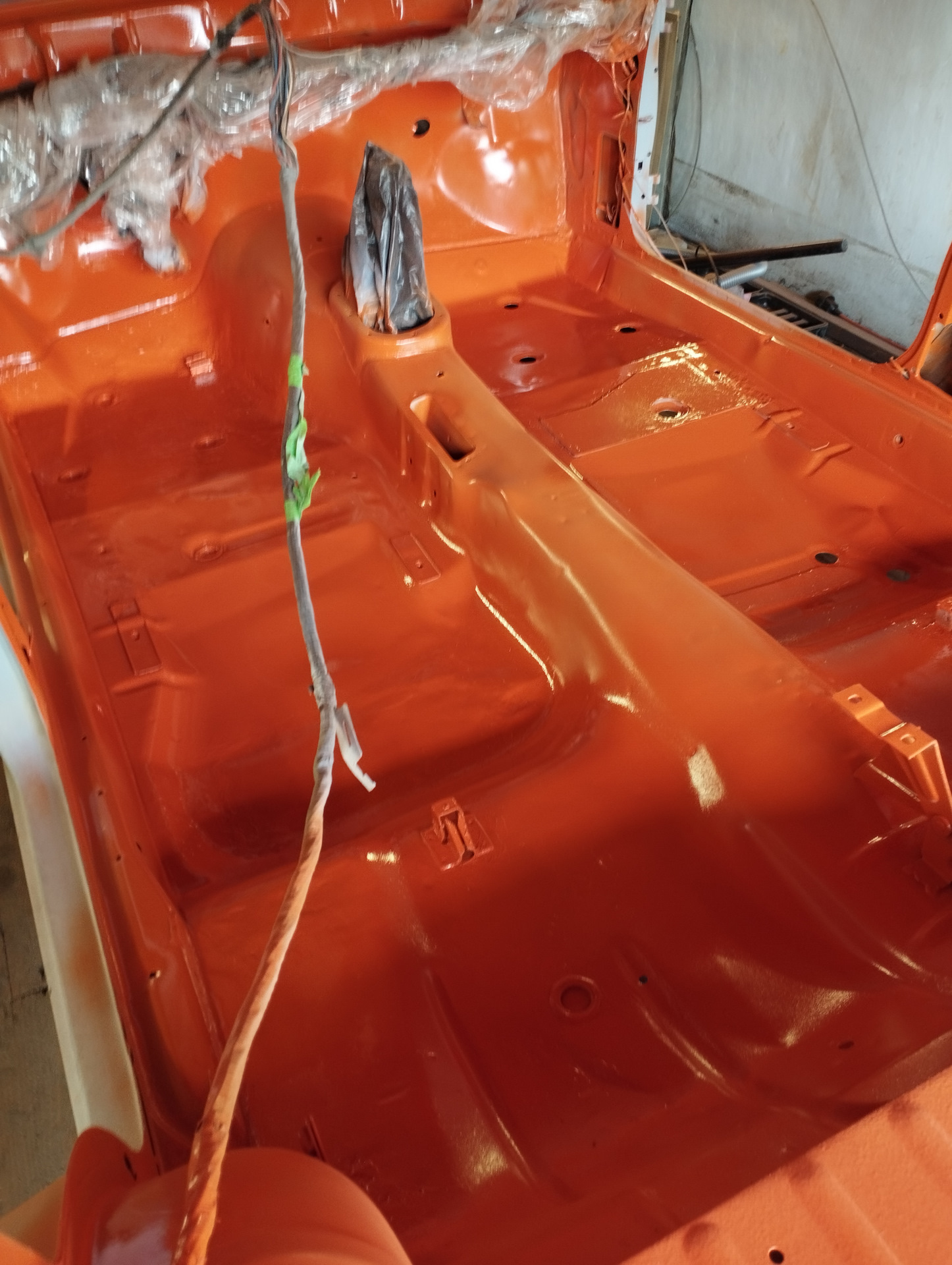 Внутрянка, водостоки, прицепное и педаль газа. — Opel Rekord E, 2 л ...
