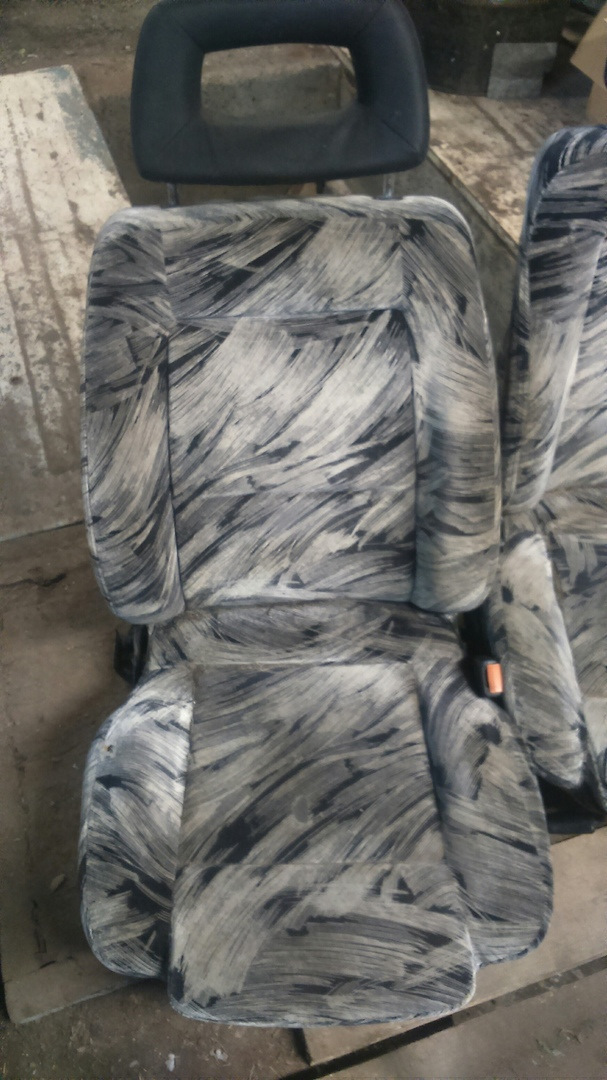 обменяю сиденья ауди 80 б3 на сиденья ауди 100 с3 — Audi 100 (C3), 2 л ...