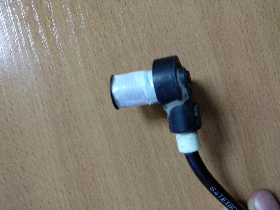 3. Замена заднего правого датчика АБС — Renault Megane I, 1,4 л, 2002 ...