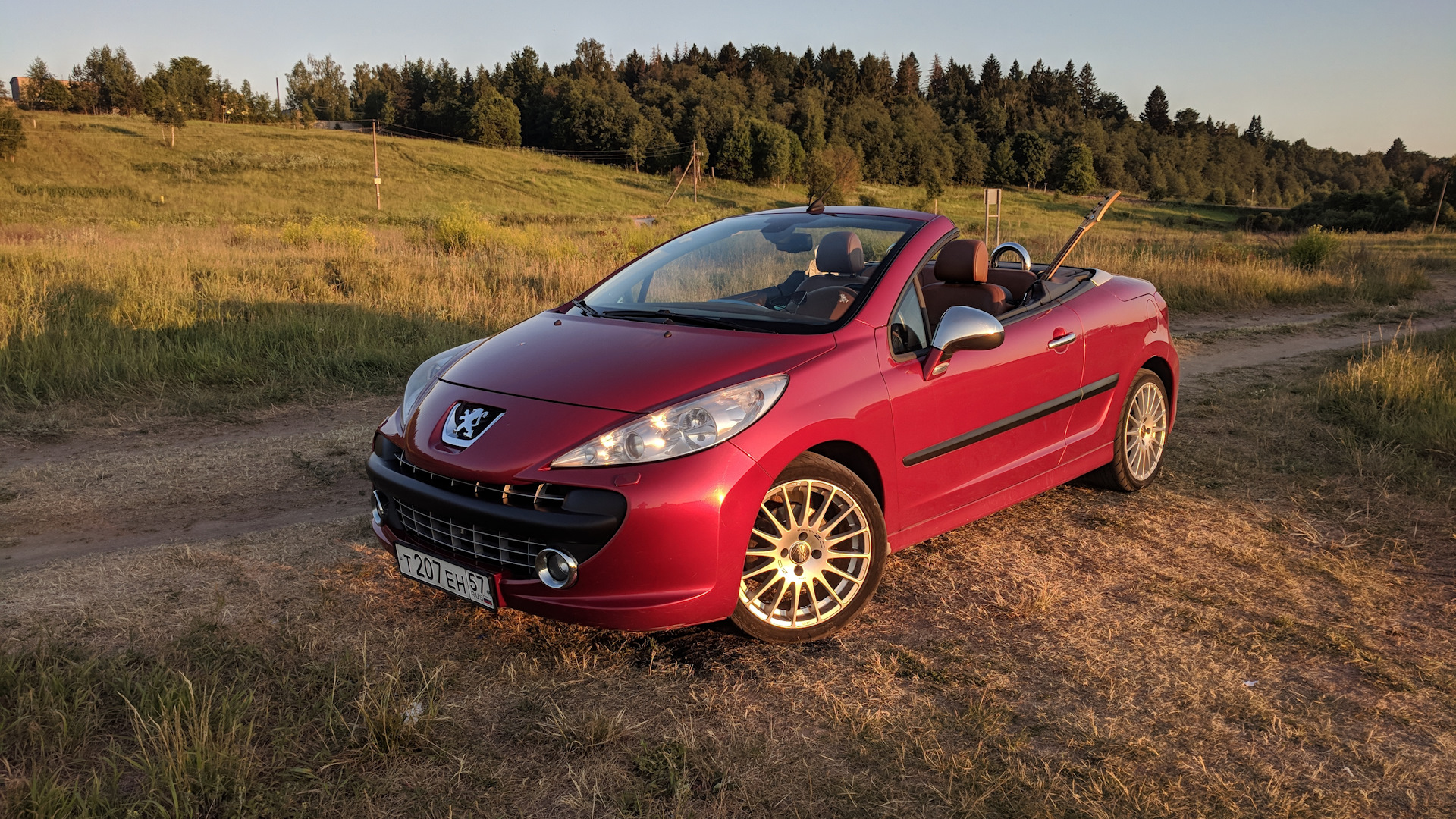 Пежо 8. Машина Пежо 207. Peugeot 207 Roadster. Пежо 207 СС ярко красная. Peugeot 207 cc диски.