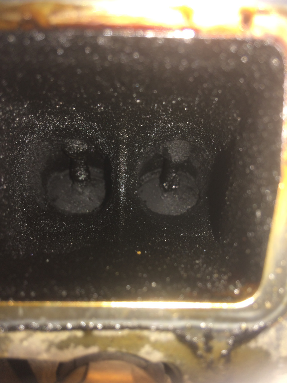 объем цилиндрического сосуда. коррозия гбц москвич. нагар в двигателе. цилиндрический сосуд с водой. задиры в цилиндрах газ 3307.