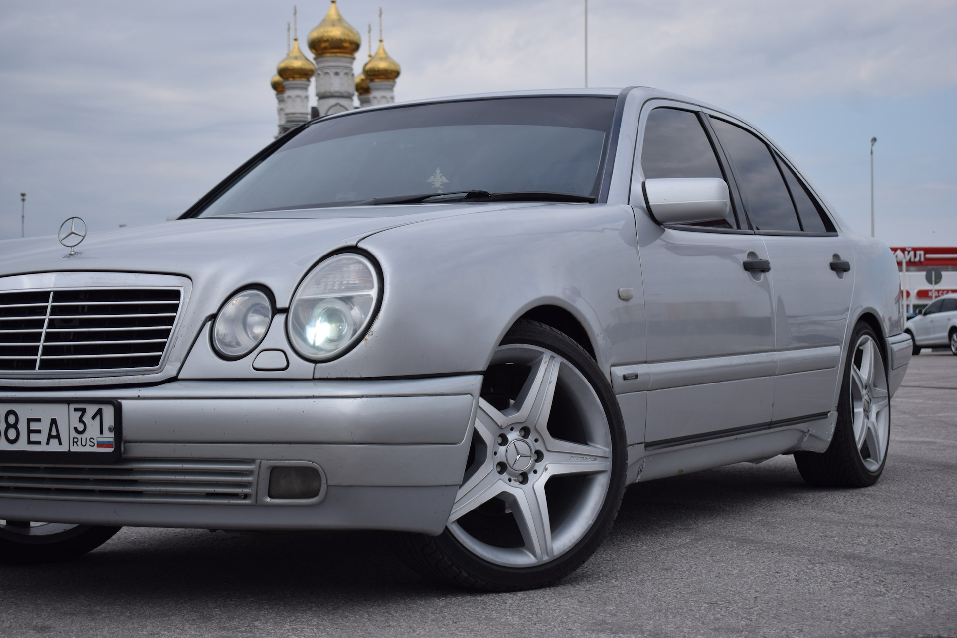 Mercedes Benz e210