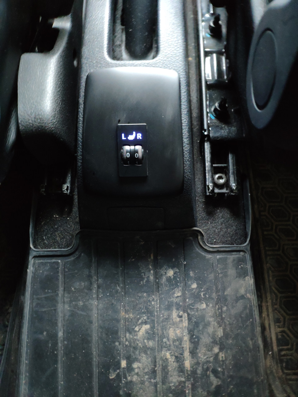 Подогрев заднего ряда сидений - Renault Sandero Stepway (2G), 1,6 л, 2018 года т