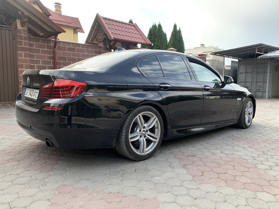 BMW 5 Series Black