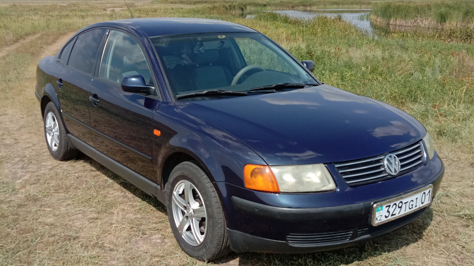 Volkswagen passat синий