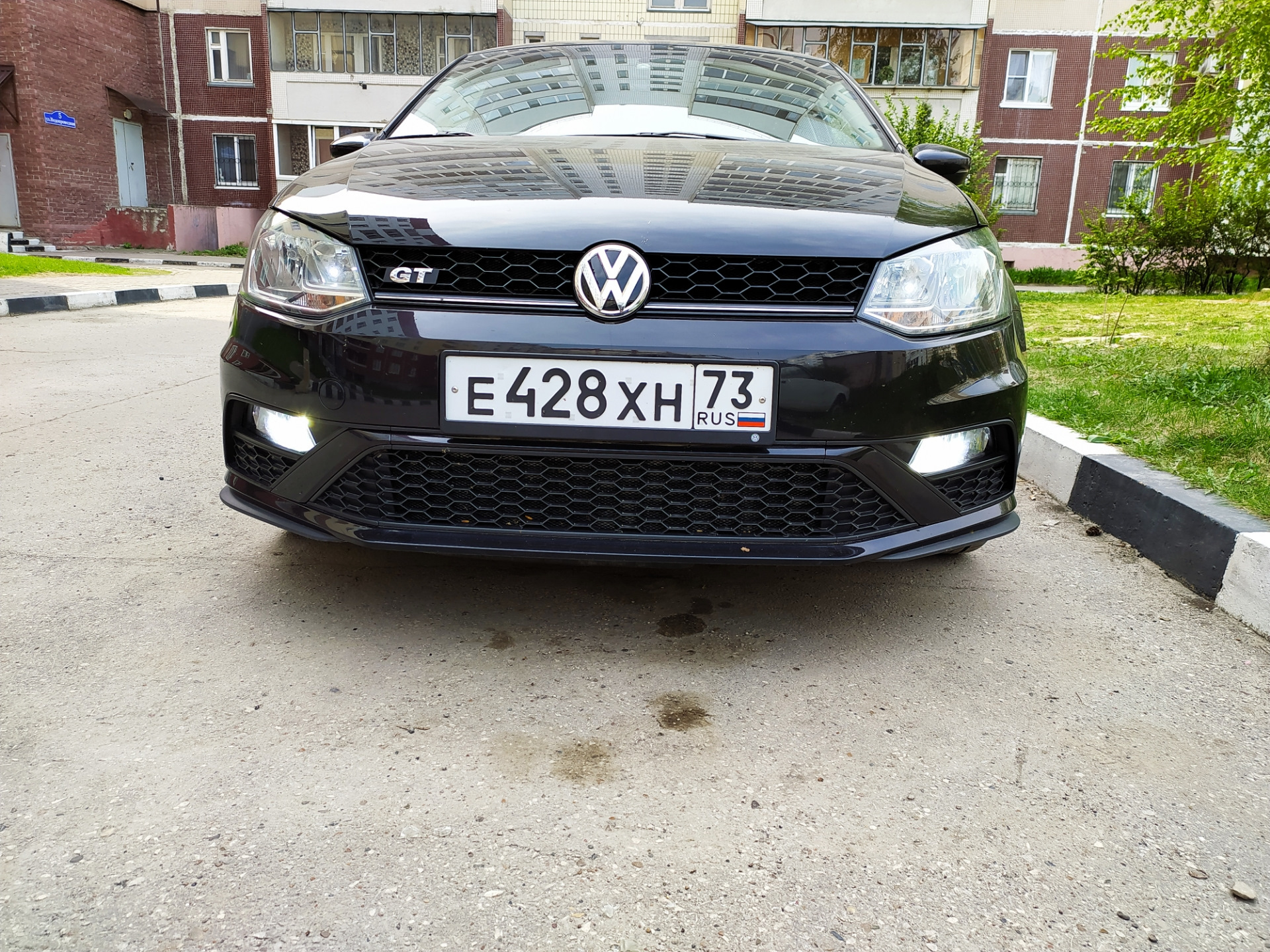 Замена ламп ПТФ и ходовых огней — Volkswagen Polo Sedan GT, 1,4 л, 2017 ...