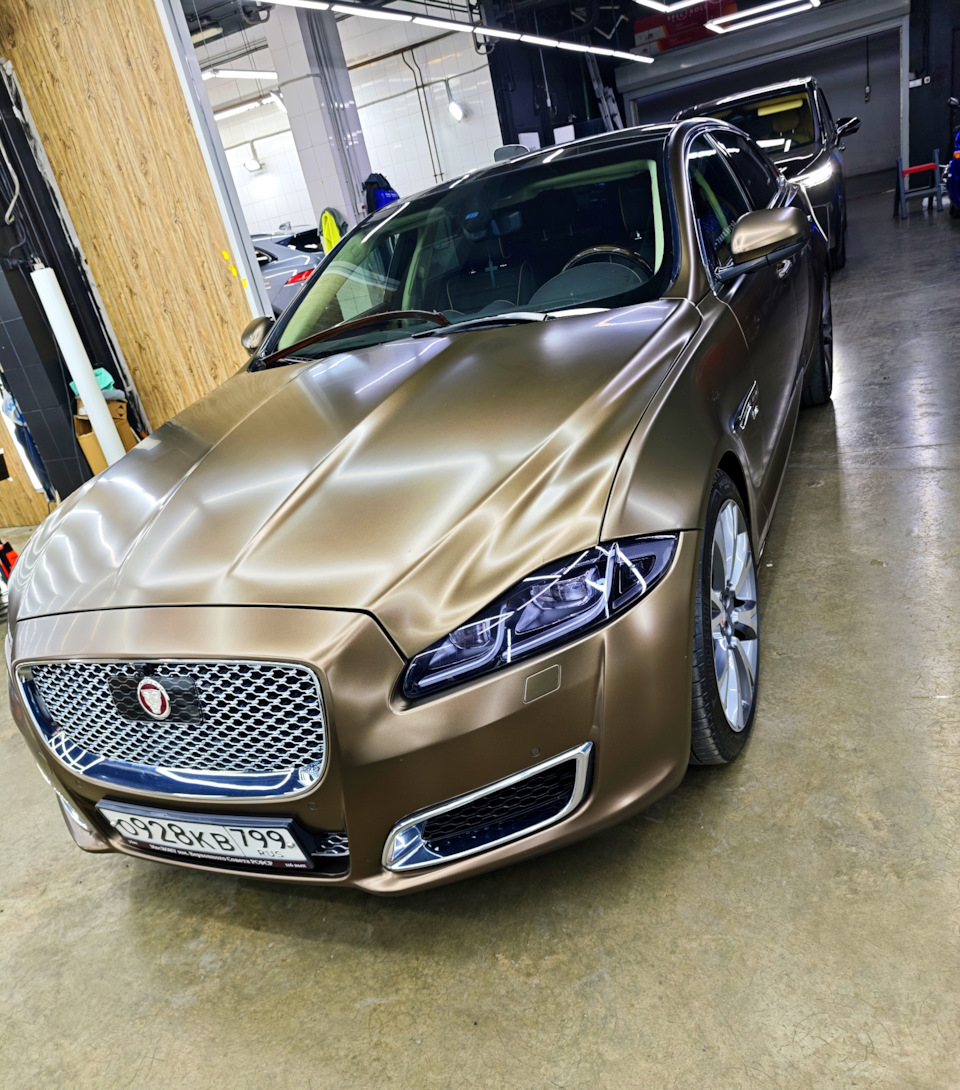 … — Jaguar XJ Mark 4