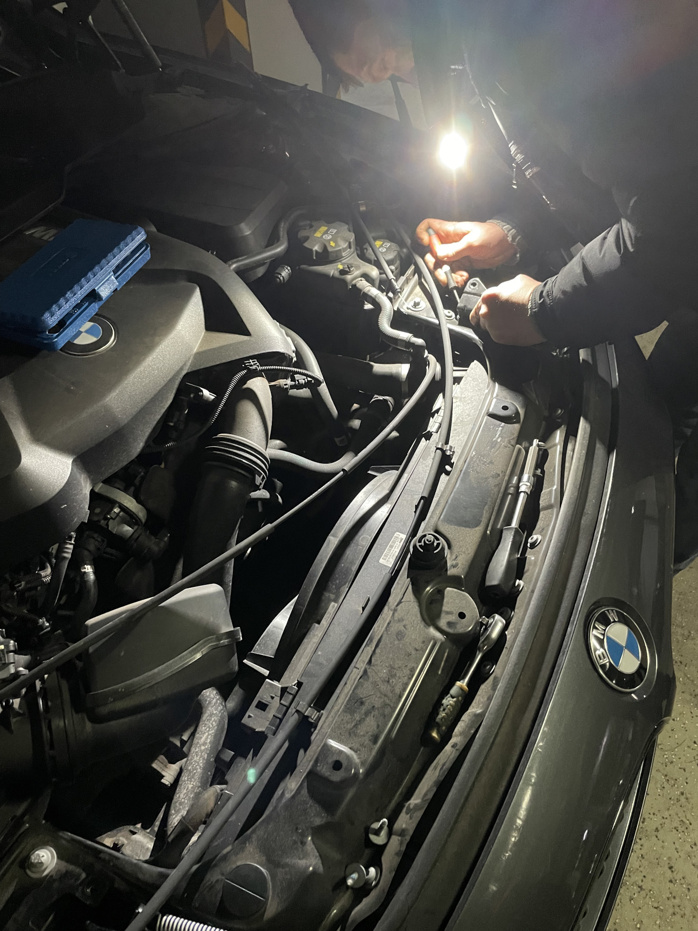 Тросик капота — BMW 4 series Gran Coupe (F36), 2 л, 2018 года | своими ...