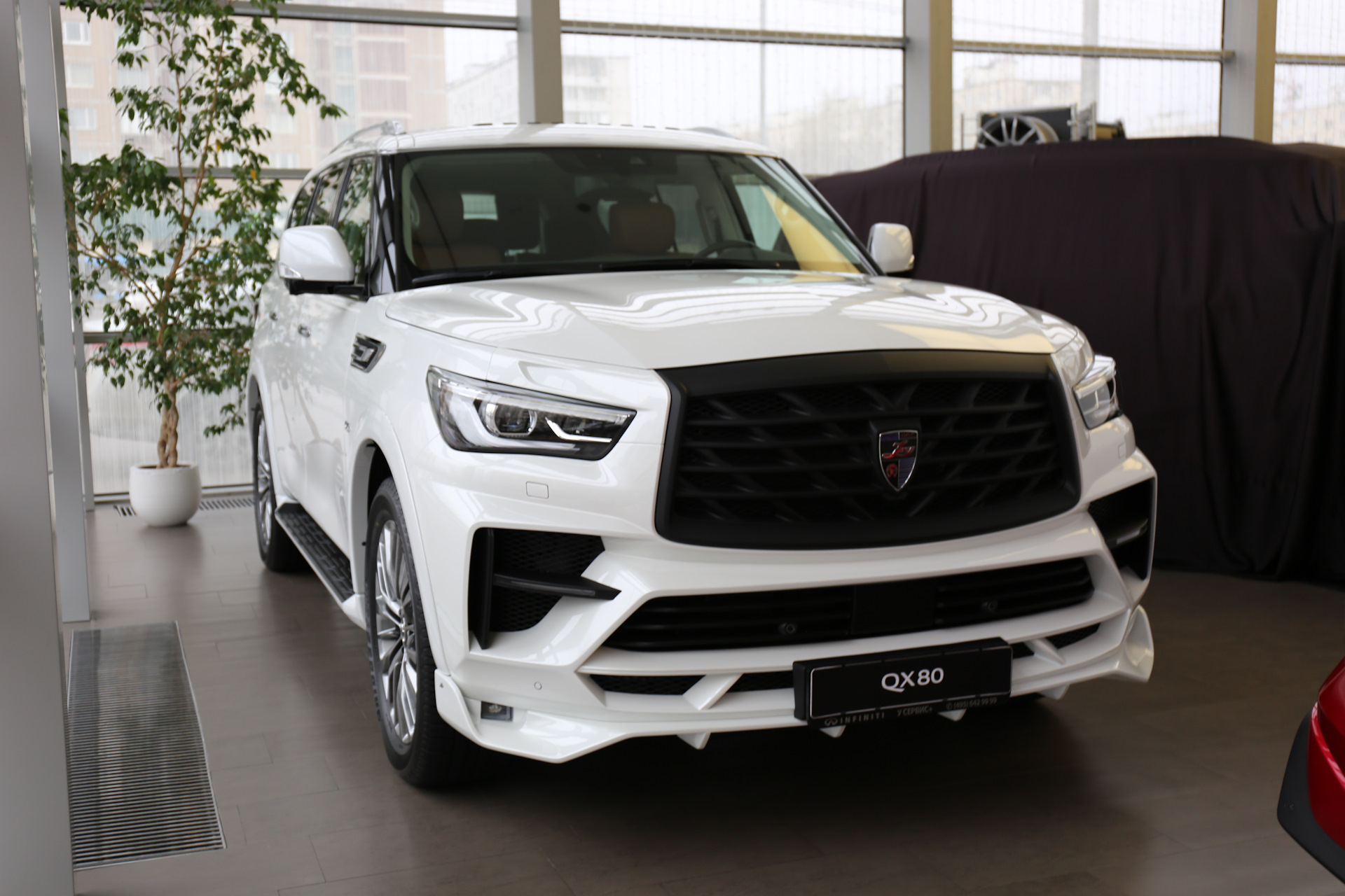 Автомобиль Infiniti qx80