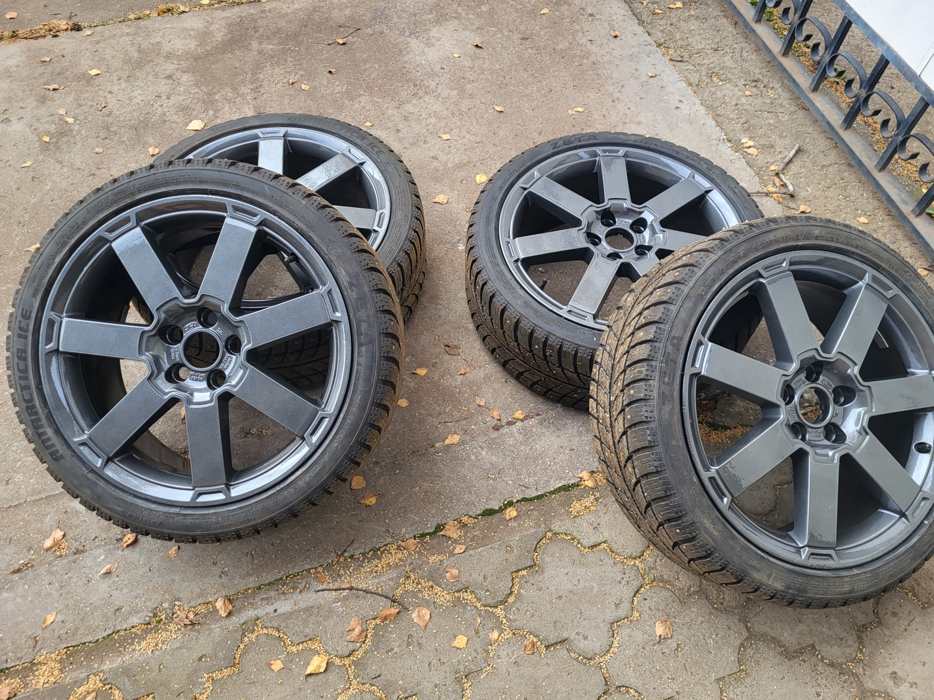 Освежил зимние диски — Ford Focus II Hatchback, 1,8 л., 2010 года ...