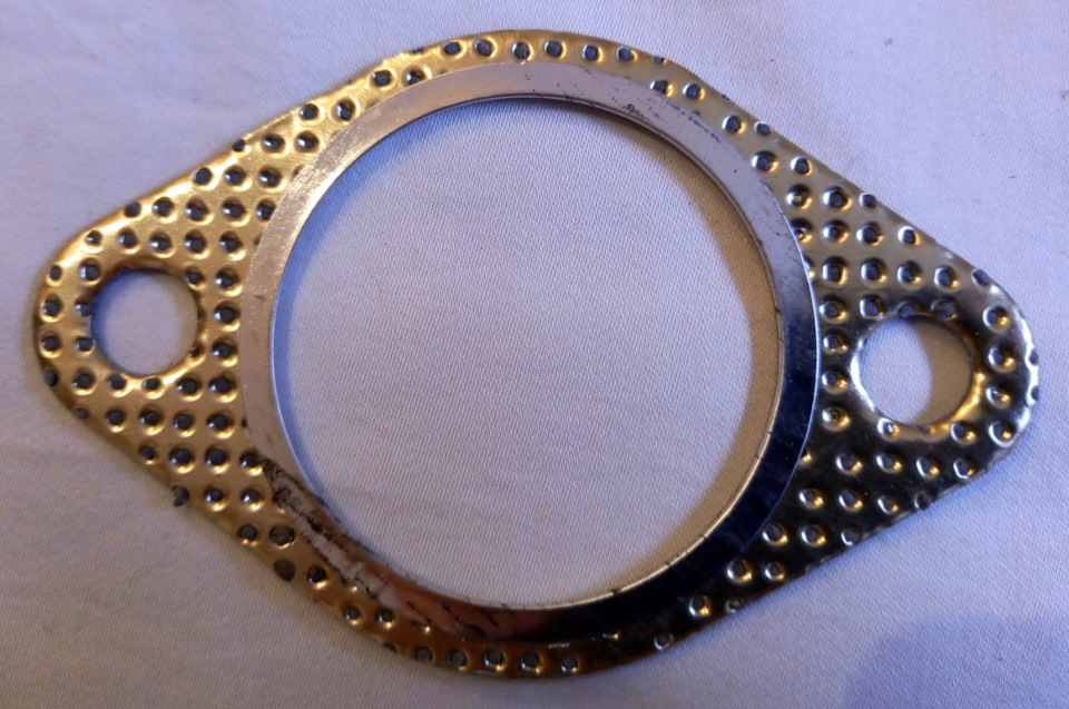 Прогорела прокладка глушителя — Toyota Carina E, 2 л, 1997 года ...