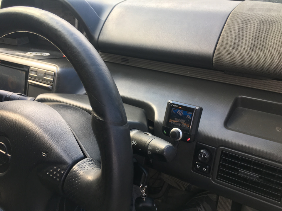 Parrot universal hands free что это такое в автомобиле