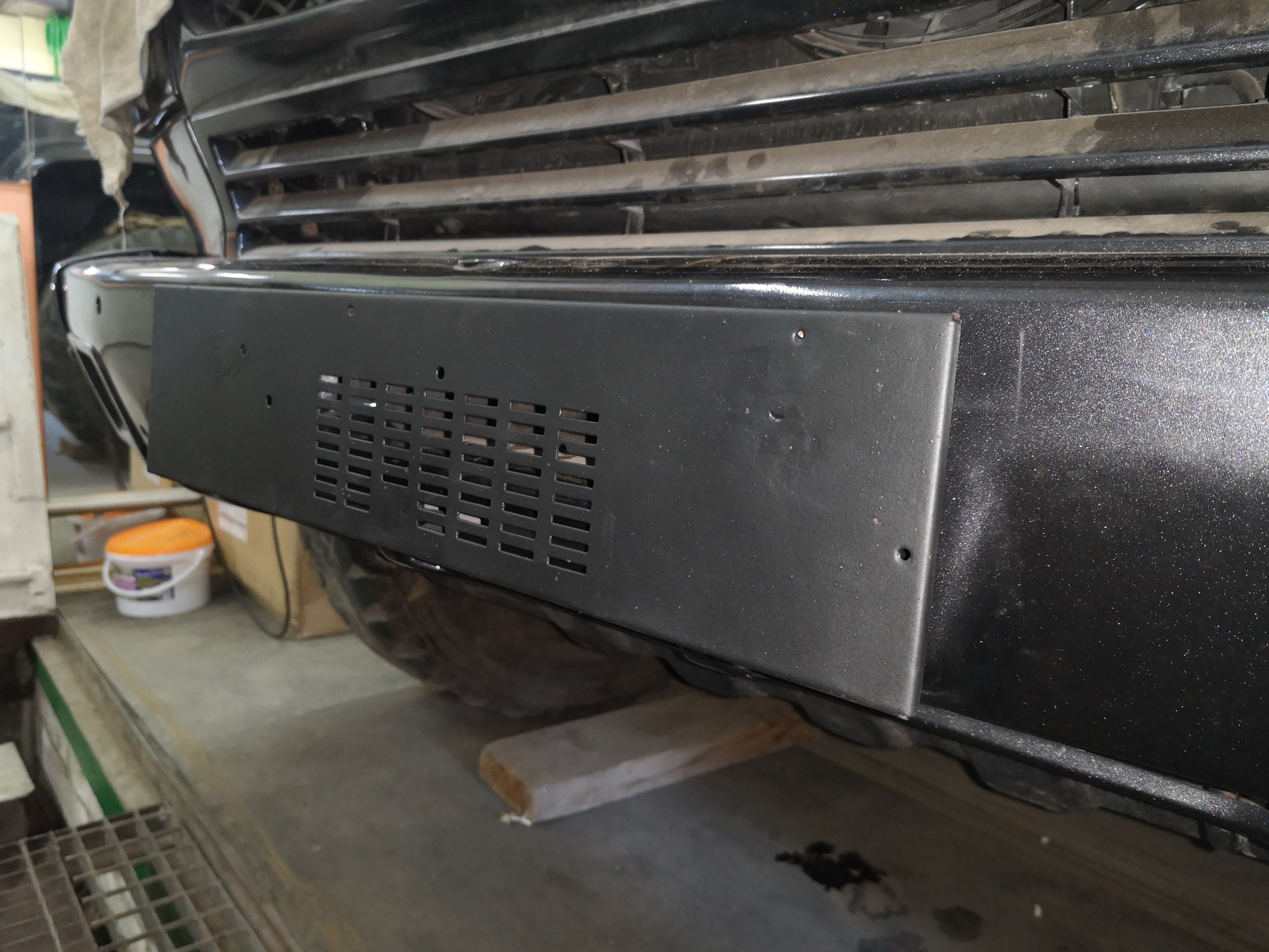 Откидная рамка номерного знака. — Mercedes-Benz G-Class (W460/W461), 3 ...