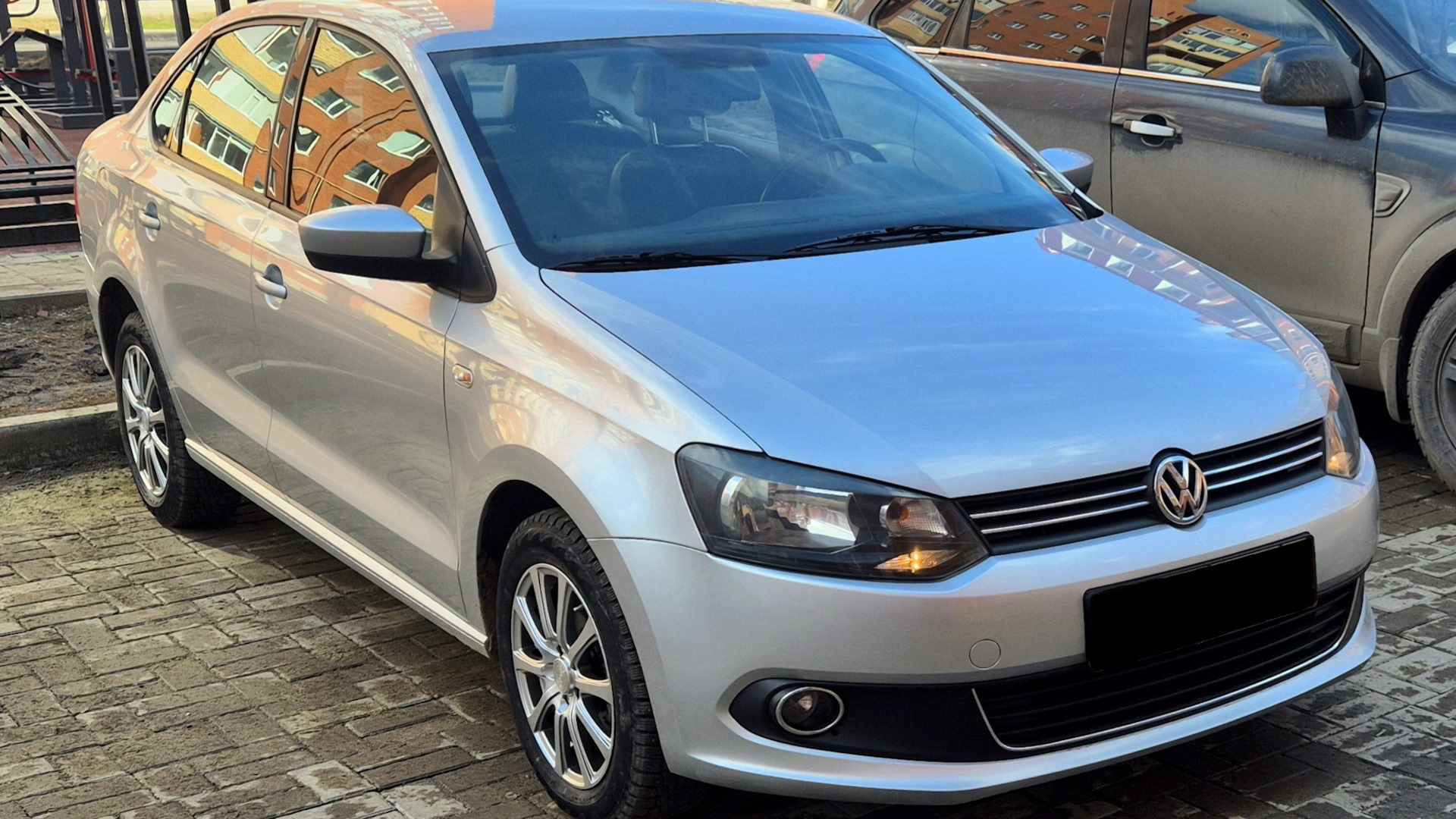 Volkswagen Polo Sedan 1.6 бензиновый 2014 | Серебристый металлик,АКП на  DRIVE2