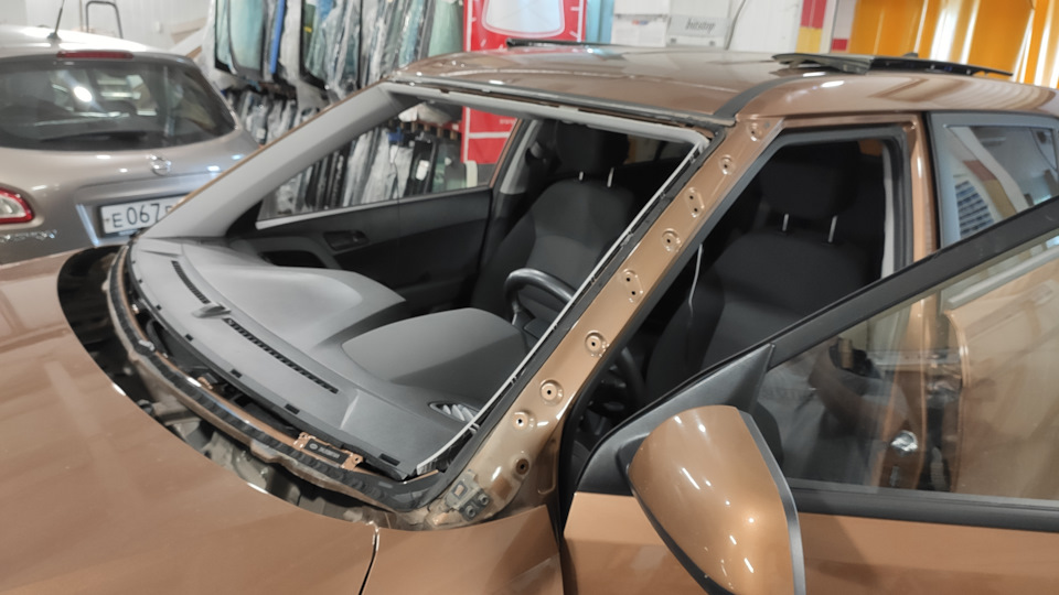 Замена лобового стекла — Hyundai Creta (1G), 2 л, 2019 года | визит на ...