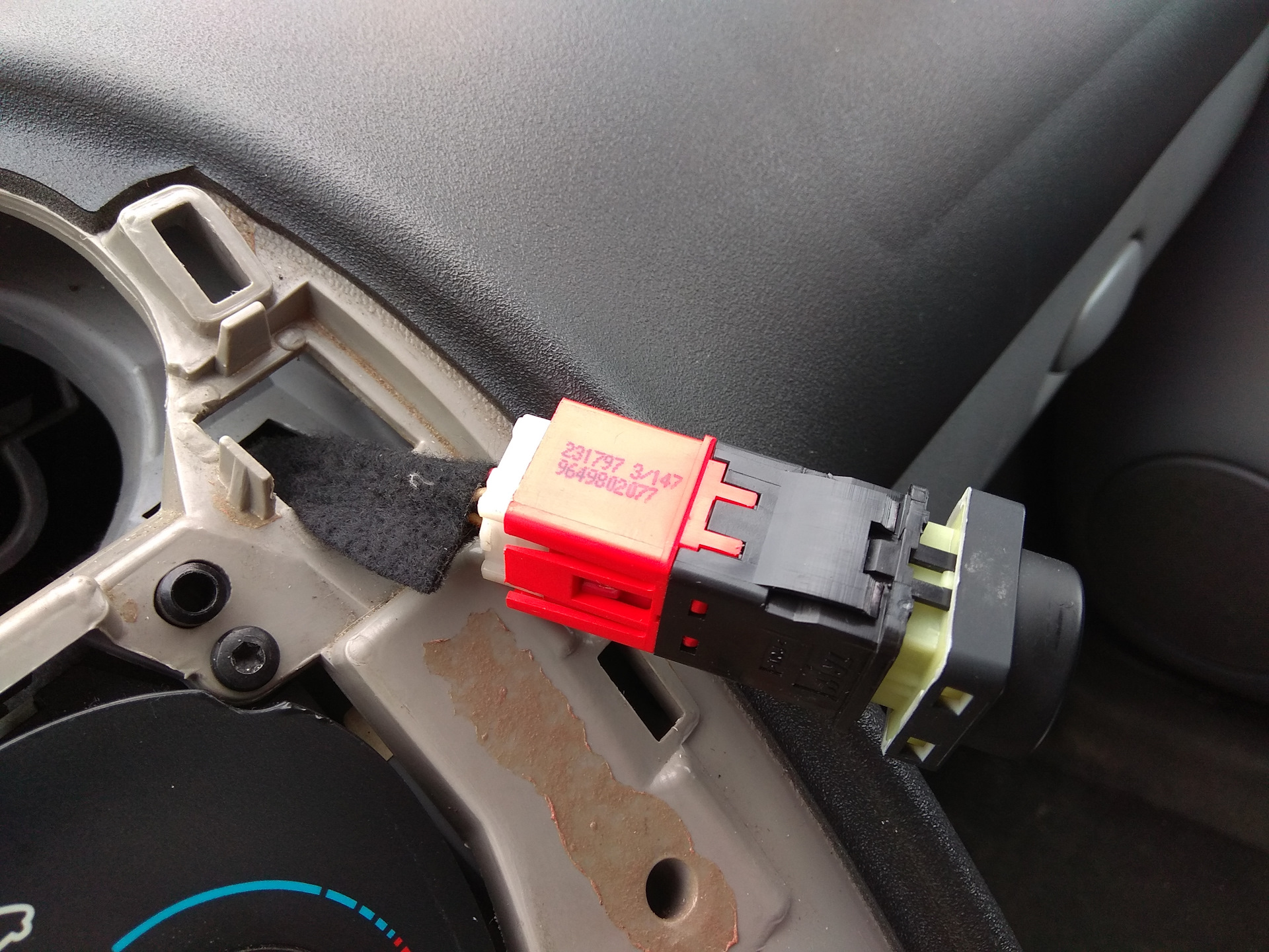 Кнопка блокировки стеклоподъемников — Citroen Xsara Picasso, 1,6 л ...