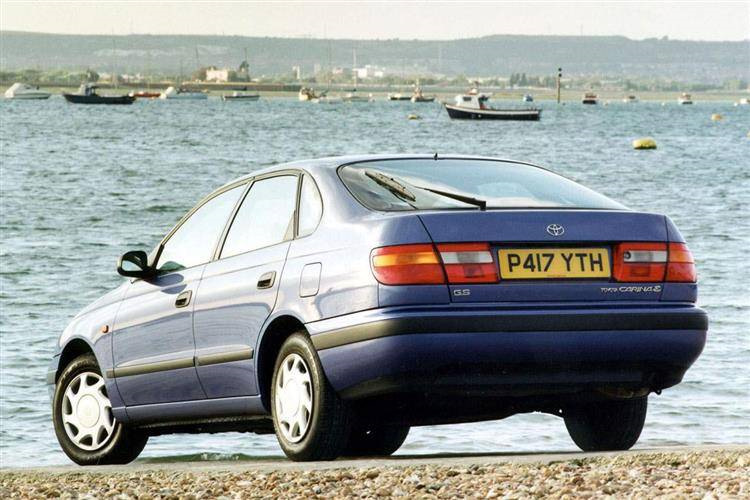 Тойота карина е лифтбек фото