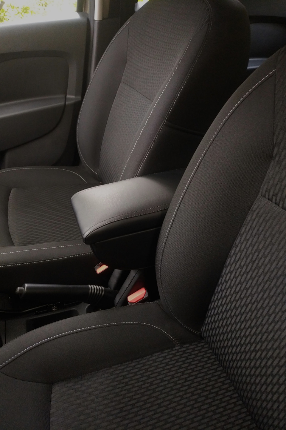 Подлокотник — Renault Logan (2G), 1 л, 2019 года | аксессуары | DRIVE2