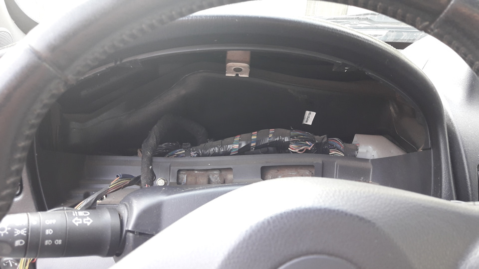 Замирающие стрелки спидометра и тахометра — Nissan Almera II (N16), 1,8 ...