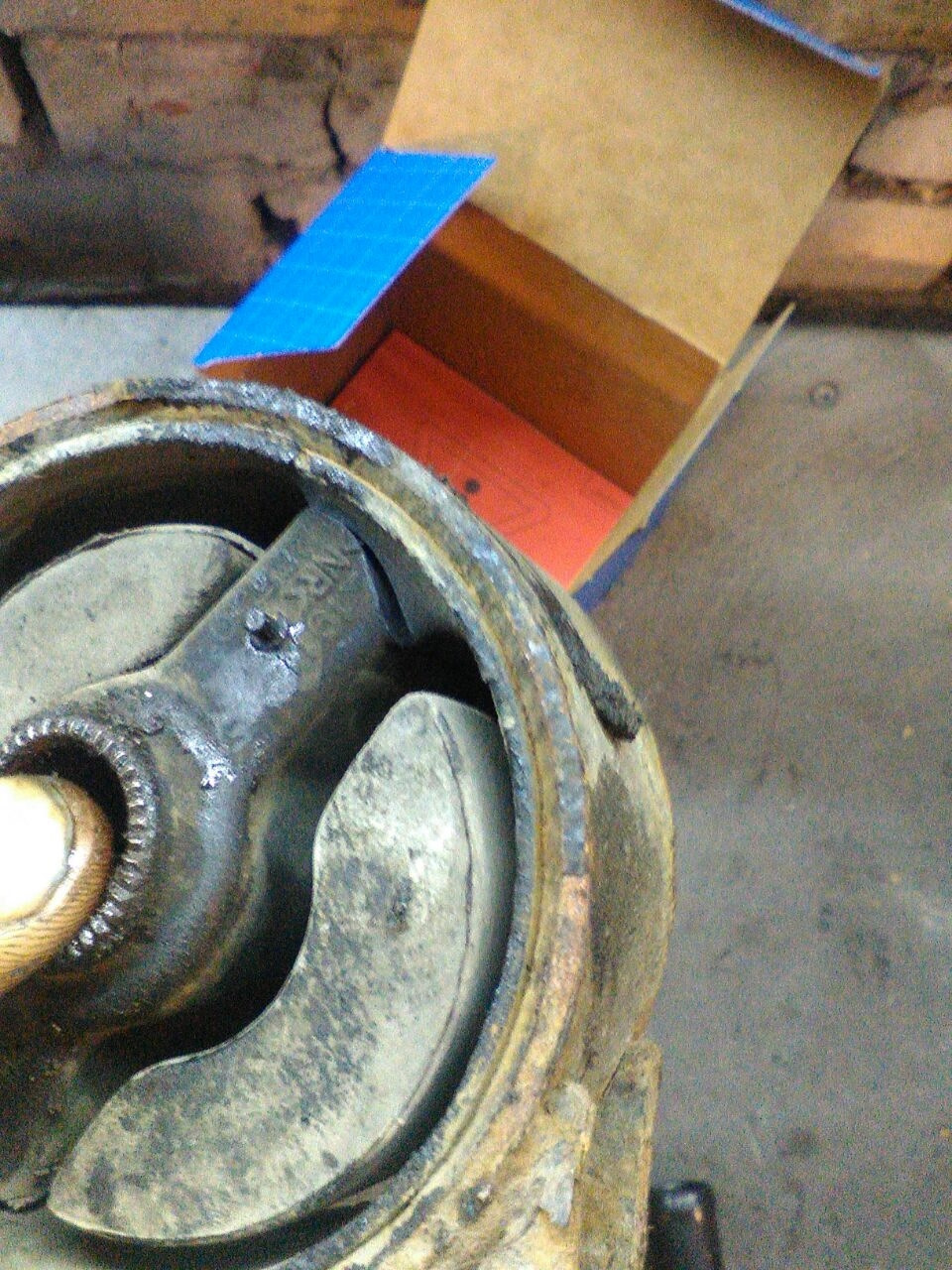 Увеличим объем багажника. Электрозамок все таки установлен ...