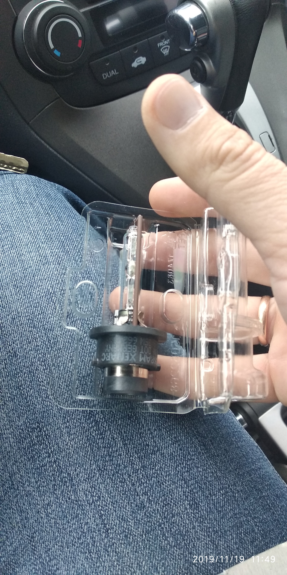 Замена ламп головного света — Honda CR-V (RE), 2,4 л, 2011 года ...