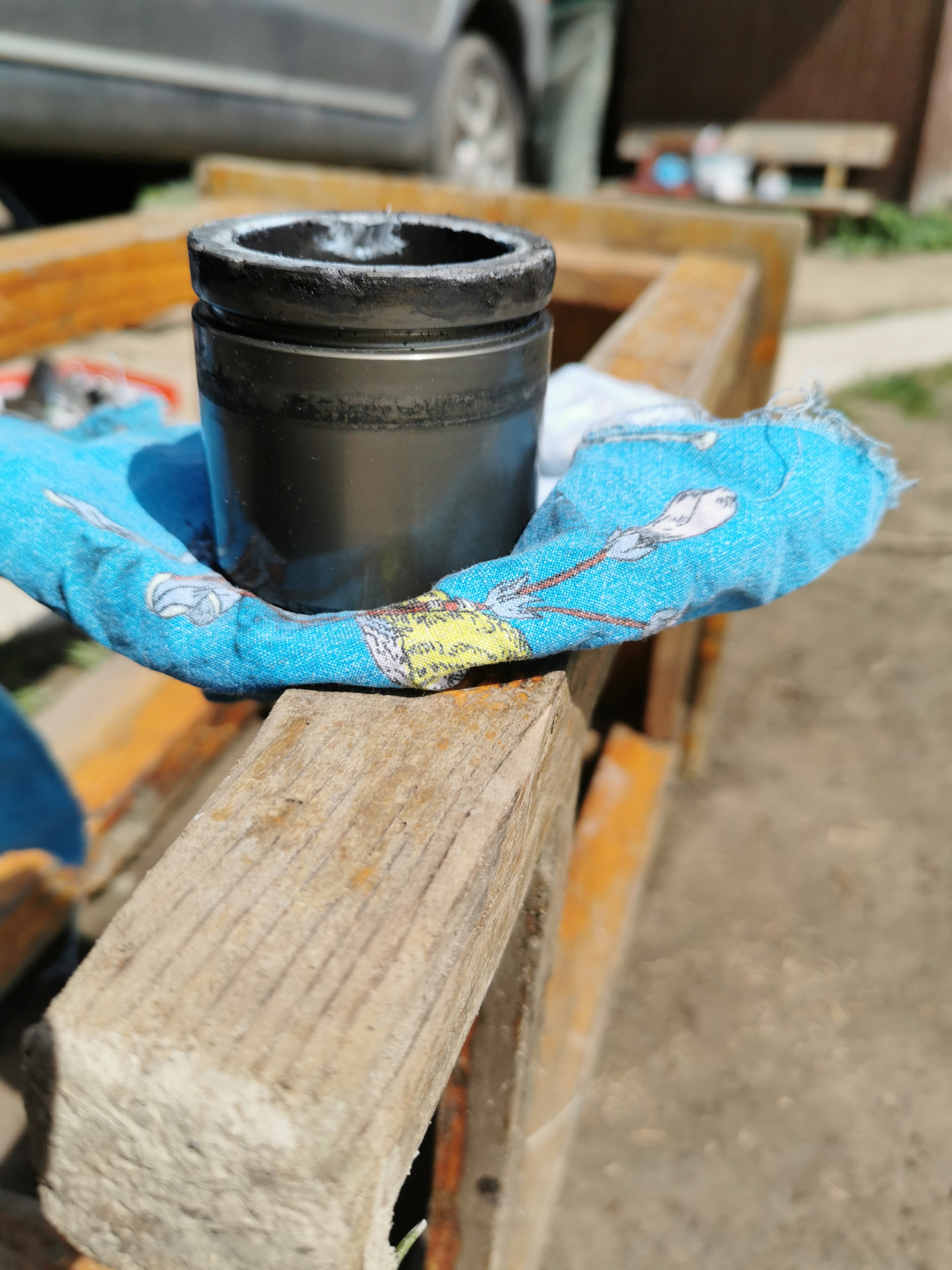 Переборка тормозных суппортов — Volvo XC70 III, 2,4 л, 2008 года ...