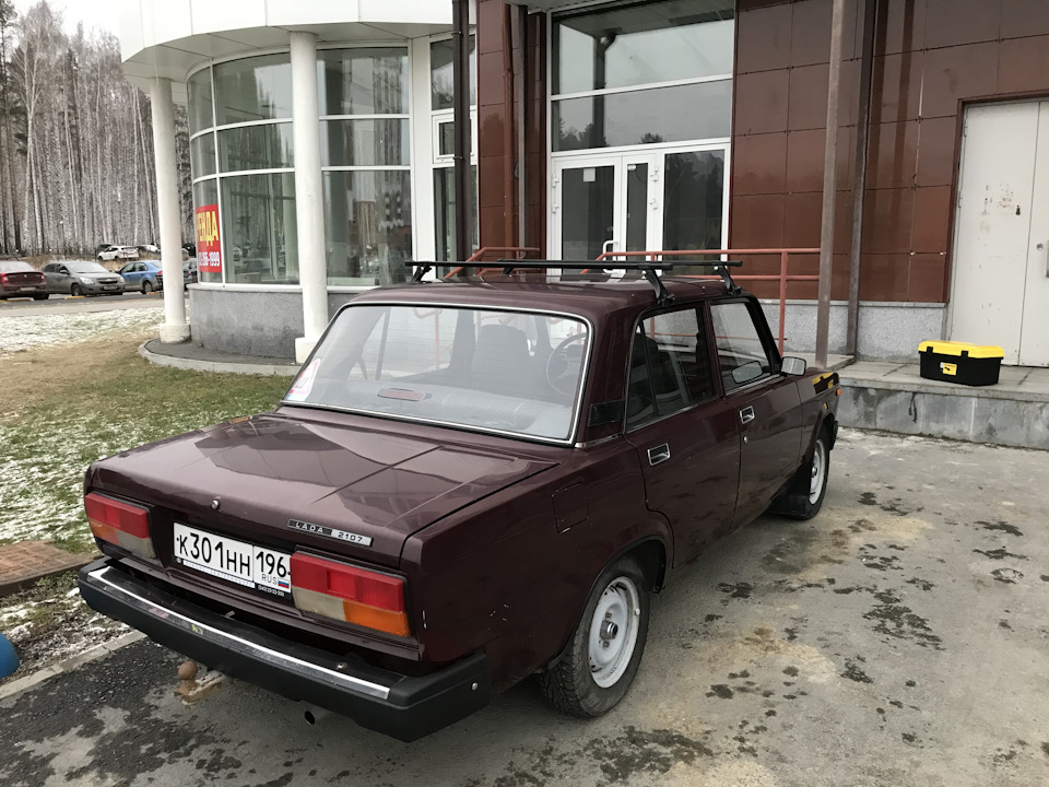 Lada 2107 с багажником на крыше