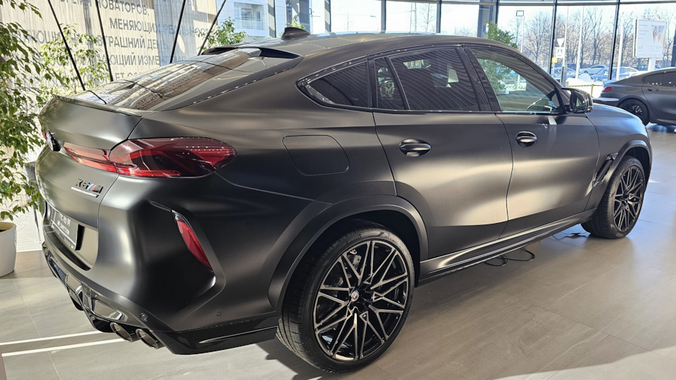 BMW X6 M Frozen Black