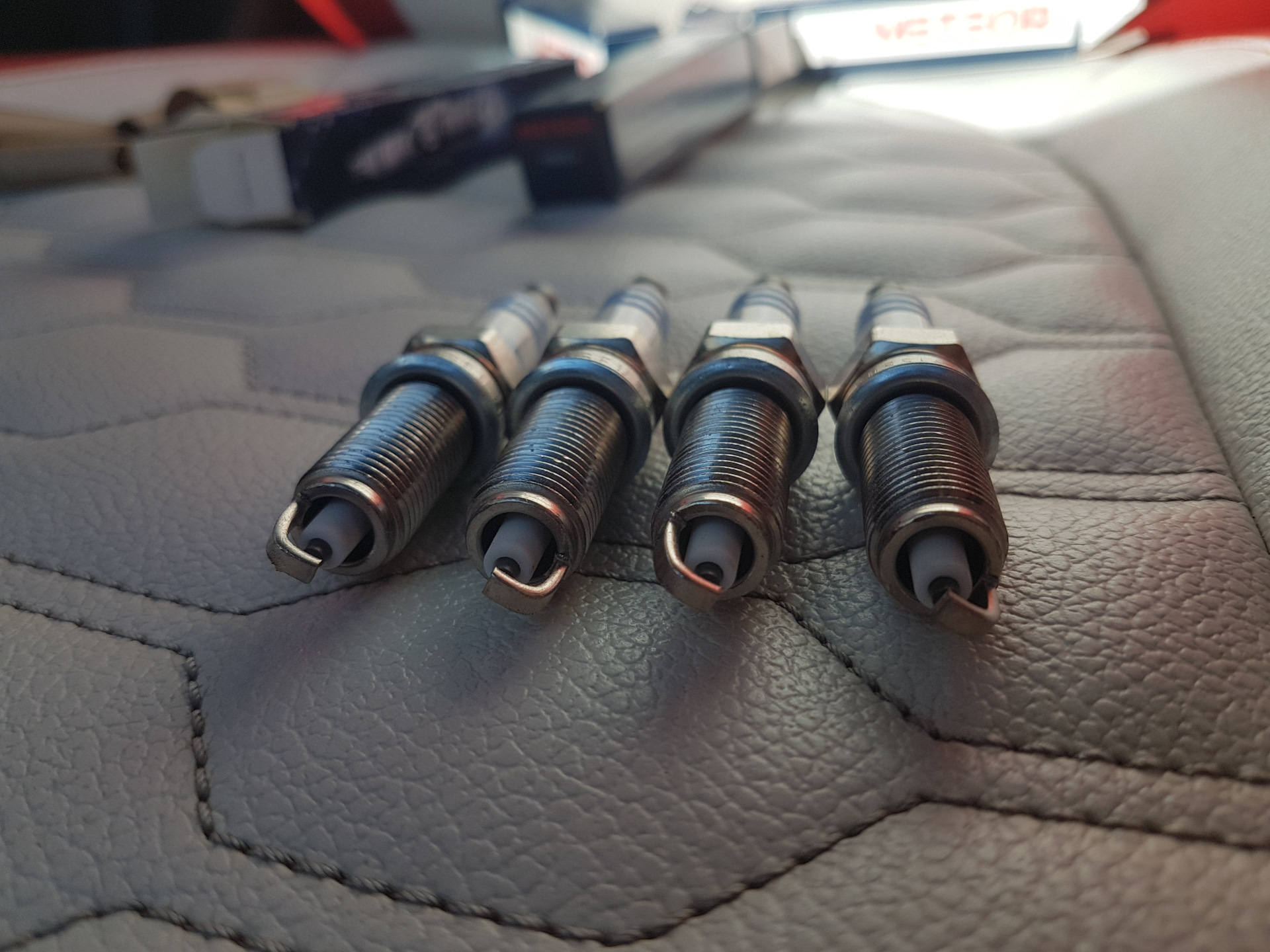 Кто знает, какая должна быть правильная затяжка у свечей зажигания и ...