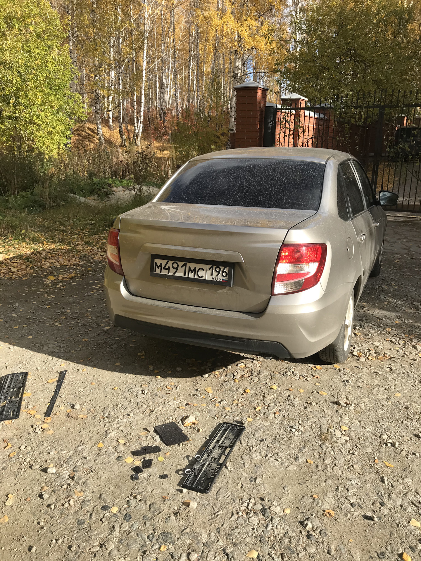 Широкие номерные рамки — Lada Гранта (2G) FL, 1,6 л, 2019 года ...