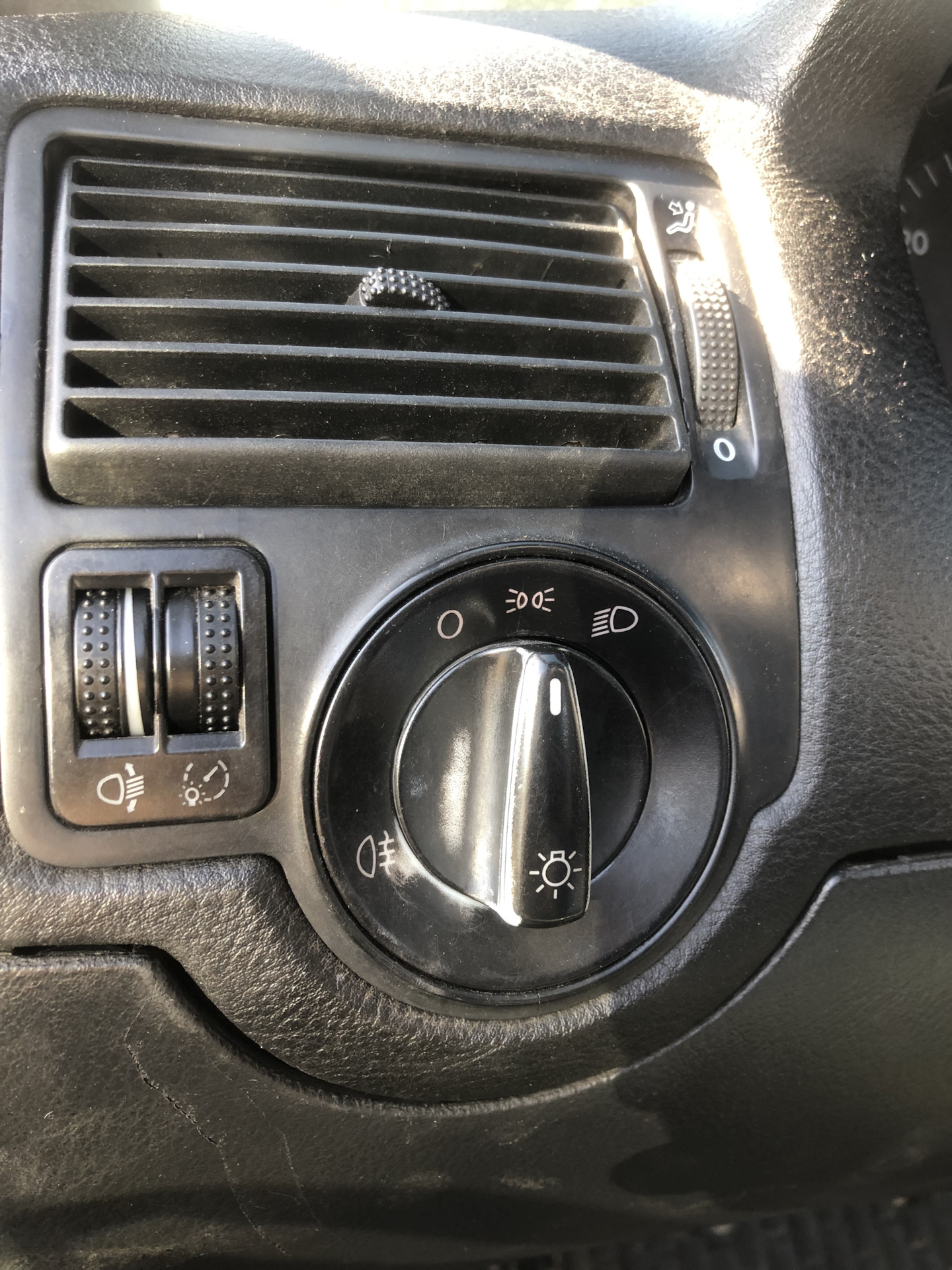 Не горит приборная панель — Volkswagen Golf Mk4, 1,4 л, 1997 года ...