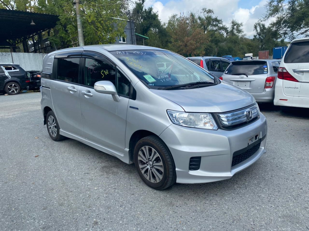 Магнитола на хонда фрид спайк. Honda freed Spike Hybrid. Honda freed Spike с противотуманками. 2011 Хонда японская. Матрас в хонду Фрид Спайк.