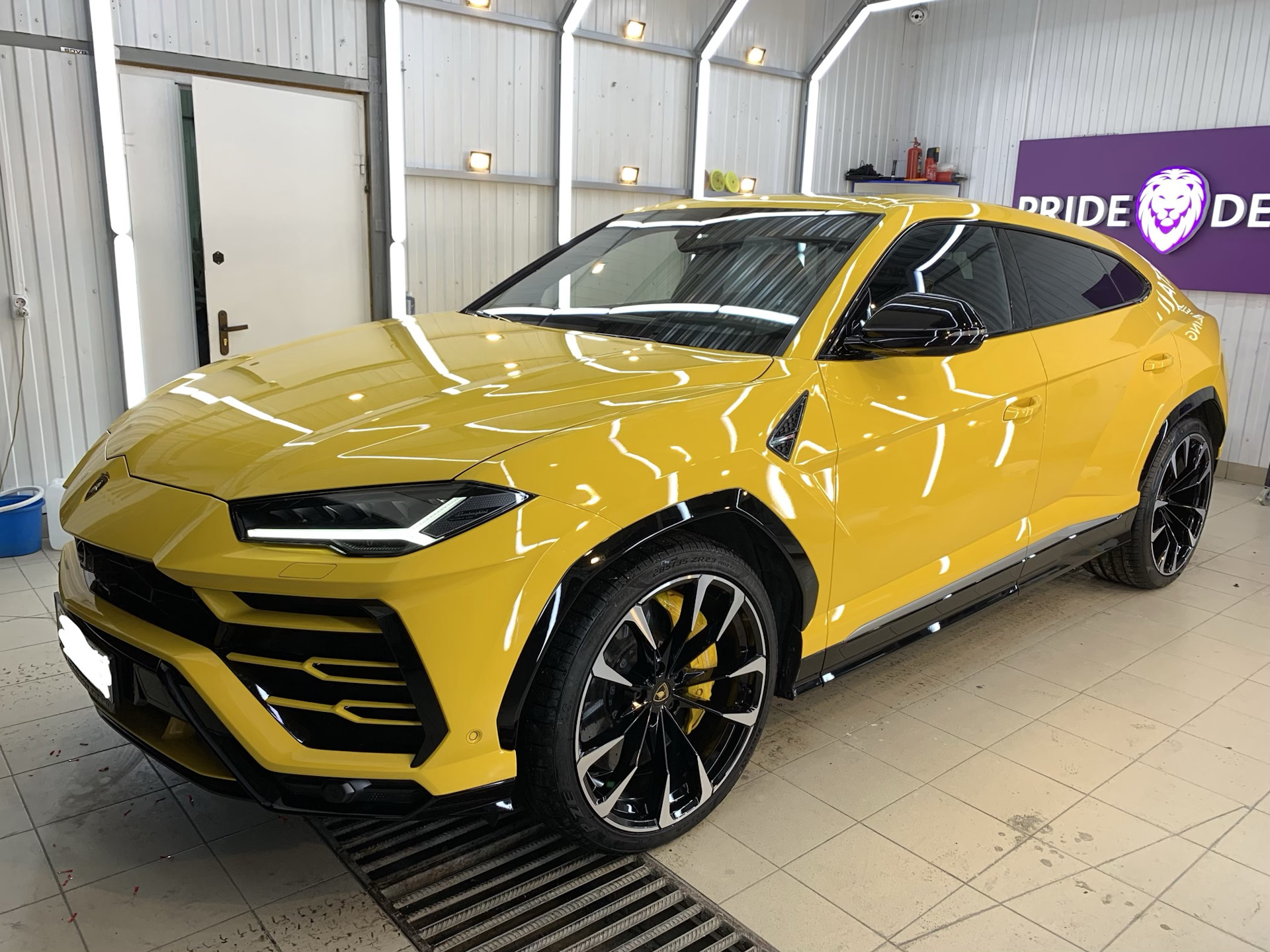 Lamborghini Urus 2020 оранжевый