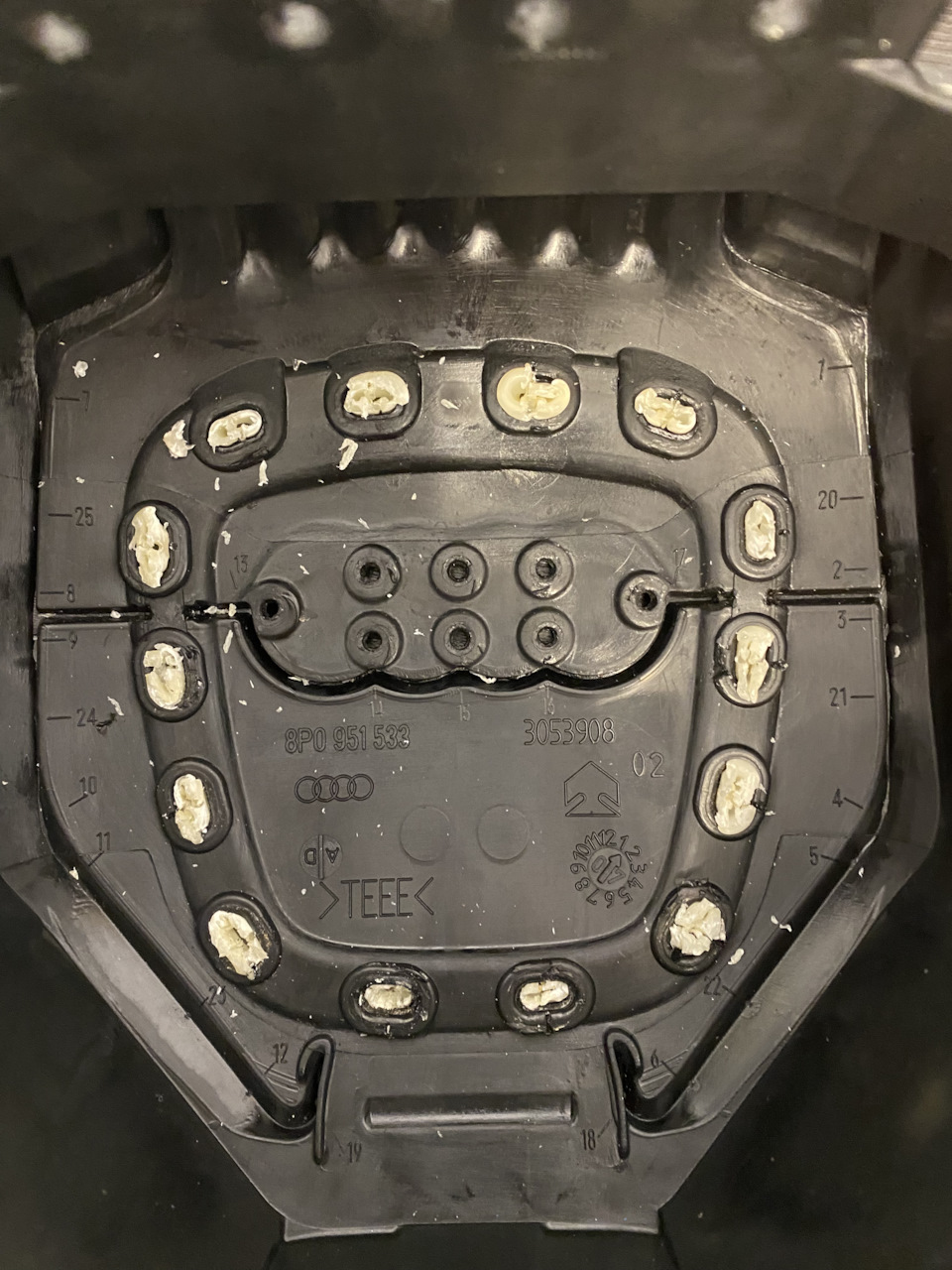 Вид кожуха изнутри — Audi A3 (8P)