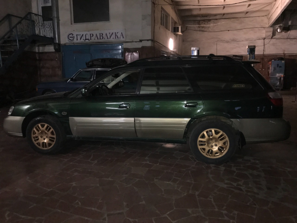 вотак вот машина немного приподнялось без всяких проставок — Subaru Legacy Outback (BE/BH)