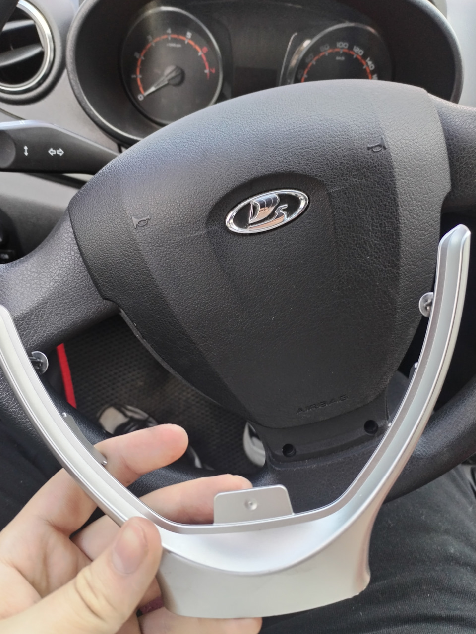 Замена вставки в руле. — Lada Гранта (2G) FL, 1,6 л, 2021 года ...