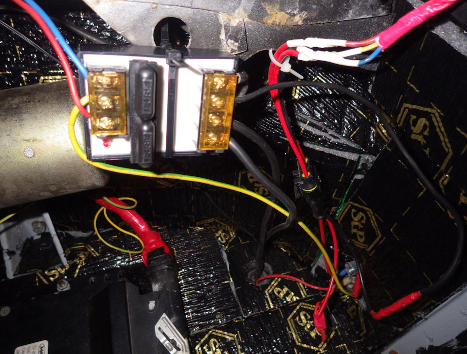 Лобовое стекло с полным электрообогревом от КМК-Glass и 4 контроллера ...