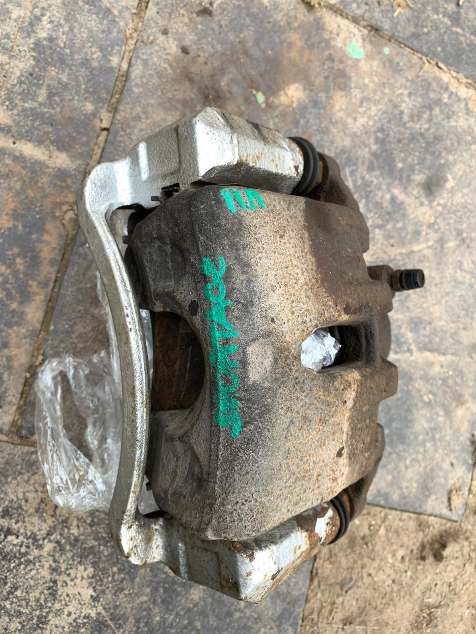 Тормозные суппорта хендай акцент. Хендай акцент суппорт передний левый 2005. Тормозные суппорта хендай акцент. Ex5818125a00 mando. Цилиндр тормозного суппорта хендай ix35 задний.