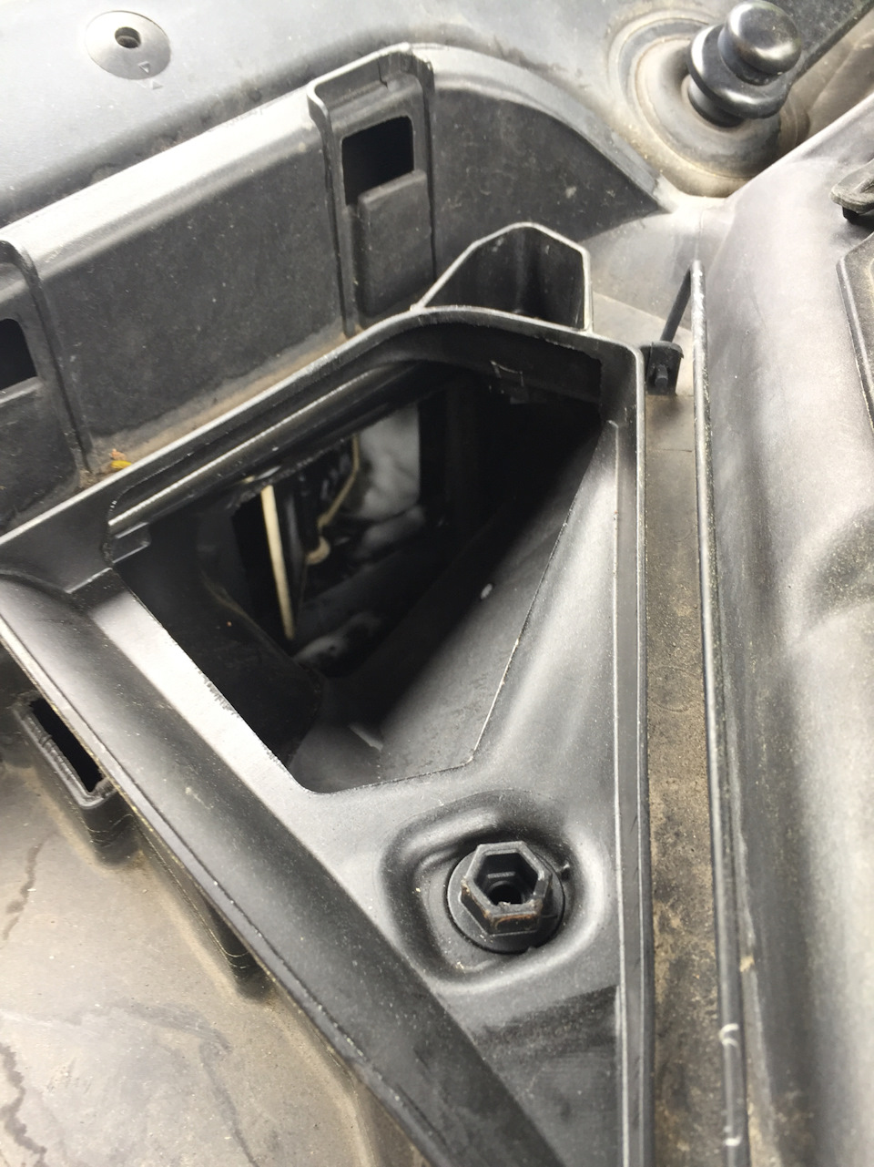 Дезинфекция испарителя кондиционера — BMW 5 series (E60), 3 л, 2009 ...